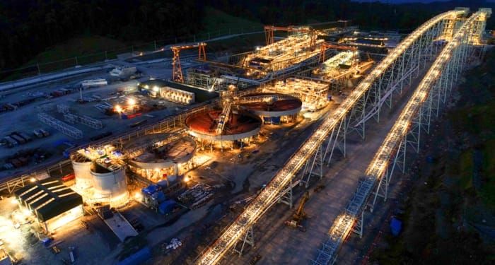 Vista aérea nocturna de la planta procesadora de Cobre Panamá, Donoso, Colón
