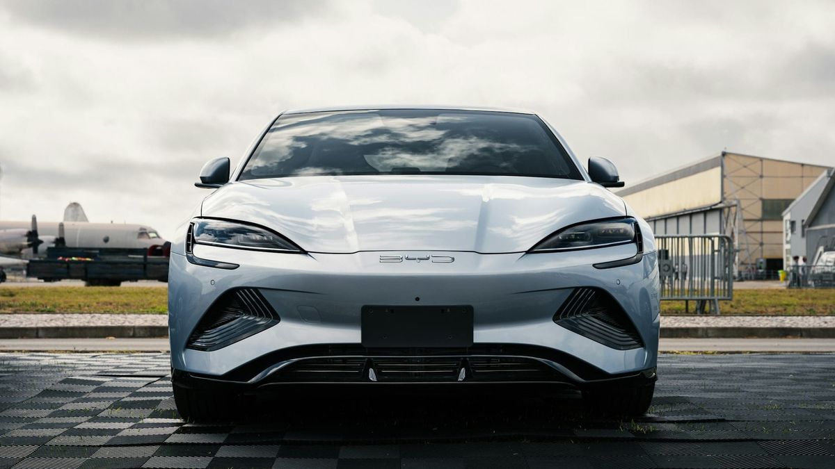 Chinos sí, eléctricos no: la paradoja del mercado de autos en Panamá
