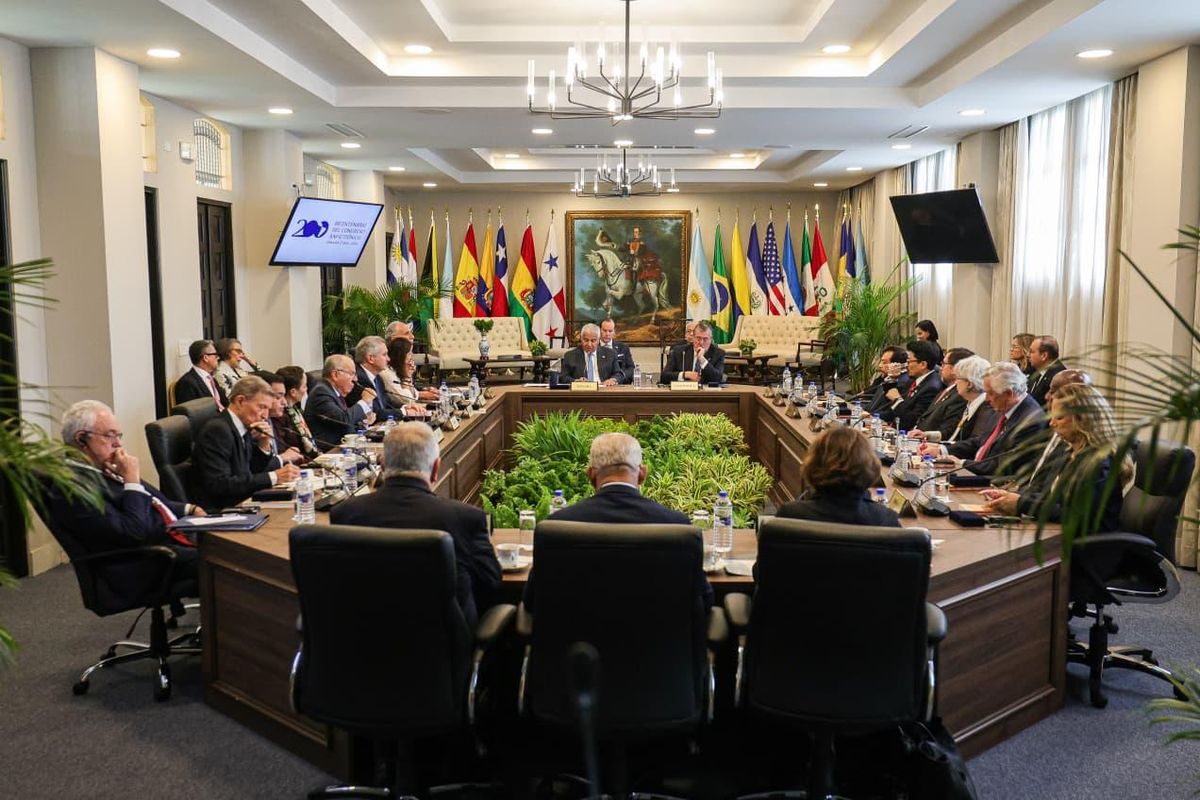 Mulino impulsa multilateralismo en cumbre regional