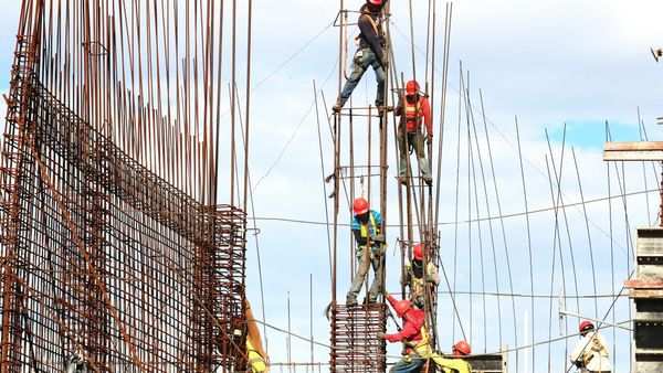 Se enfría el mercado laboral: Caída en contratos de construcción frena la creación de empleo en Panamá