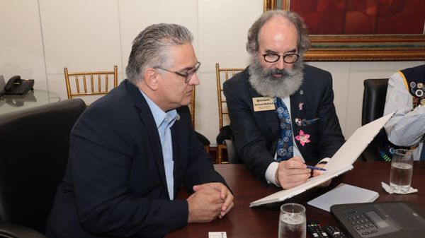 Líder de Kiwanis se reúne con Mulino