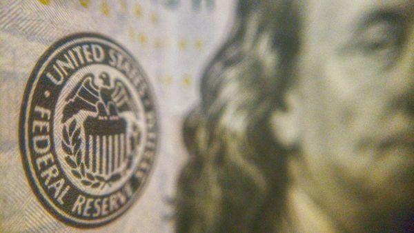 La Fed mantiene tasas y envía señales mixtas sobre política monetaria en 2026