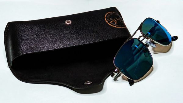 Meta frena lanzamiento global de sus gafas Ray-Ban por alta demanda en EE. UU.