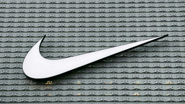 Nike recorta 775 empleos para acelerar su transición a la automatización logística