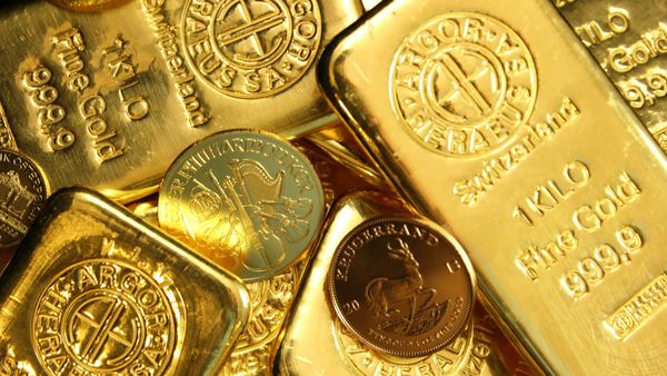 Oro se desploma tras récord histórico: la mayor caída diaria desde 1983 impacta mercados