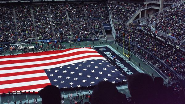 Las tarifas publicitarias del Super Bowl 2026 alcanzan 8 millones de dólares por un spot de 30 segundos