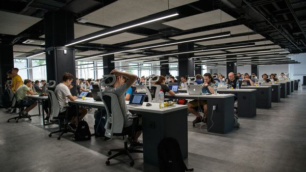 Empleo en EE.UU. supera expectativas en enero con creación de 130,000 puestos y tasa de desempleo baja a 4.3%