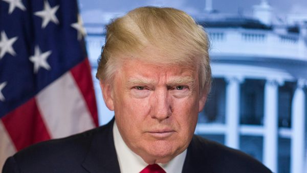 Trump anuncia una reducción del déficit comercial de EE.UU. del 78%, datos oficiales contrastan