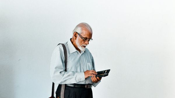 Más de la mitad de los mayores de 45 años enfrentan edadismo laboral y fricción para reinsertarse al empleo