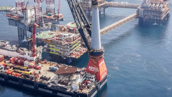 QatarEnergy detiene producción de LNG tras ataques iraníes a sus instalaciones