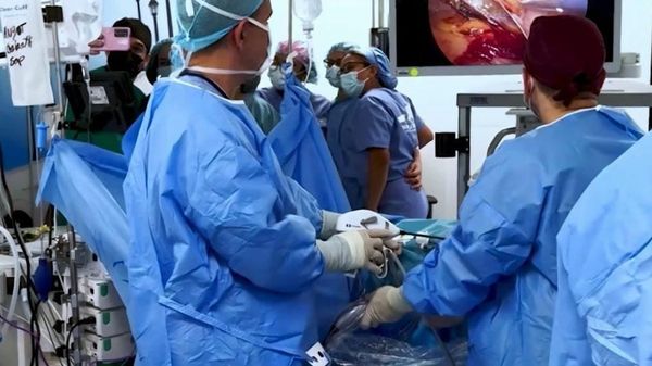Trasplante inédito: Riñón salvado beneficia a joven