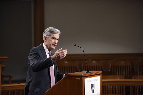 Juez bloquea citaciones a la Fed; el DOJ apelará en el caso Powell