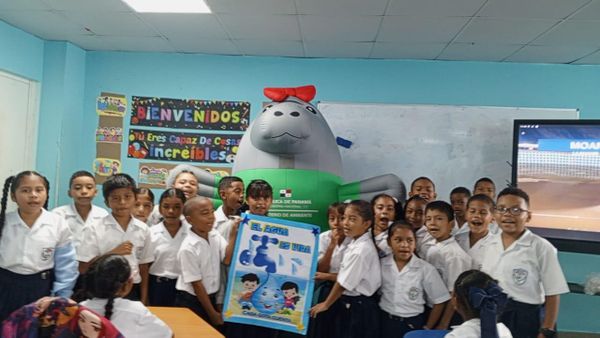 MiAMBIENTE educa sobre el cuidado del agua en Colón