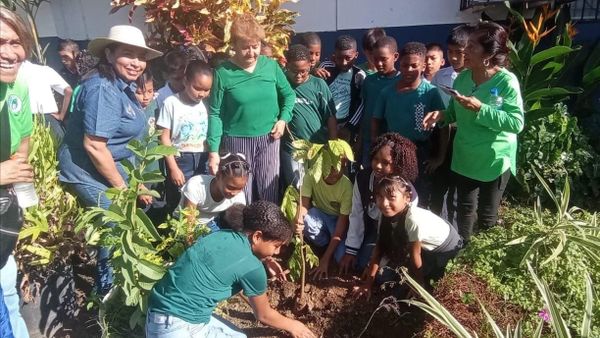 Día de la Tierra en Curundú: estudiantes celebran acción