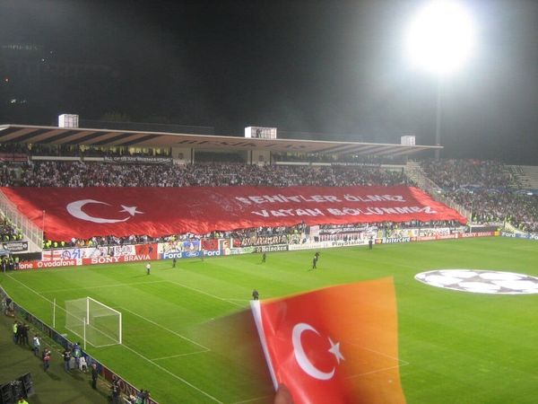 Murillo disputa 90' en el 4-2 del Beşiktaş ante Antalyaspor