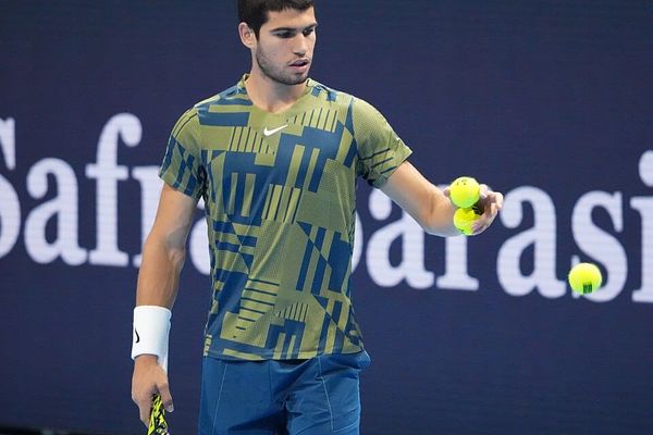 Alcaraz sufre pero avanza a cuartos en Montecarlo