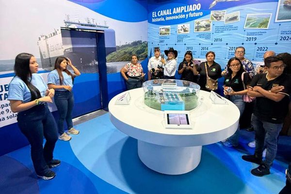 Canal de Panamá informa a comunicadores centrales