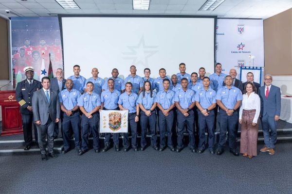 Canal de Panamá suma 20 bomberos con capacitación global