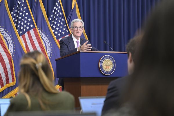 Trump a Powell: sal en mayo o te despido