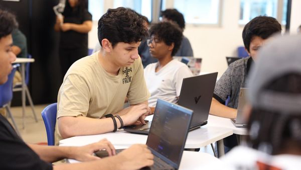 ITSE: Estudiantes se alistan para hackathon Blockchain