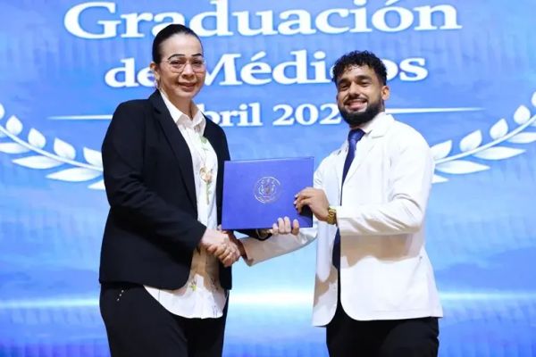 CSS gradúa a 122 internos en acto inédito