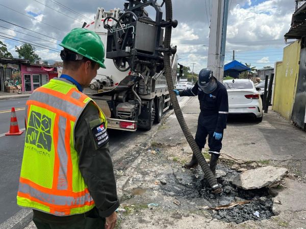 Pedregal: Desatascan red sanitaria y buscan pozo oculto