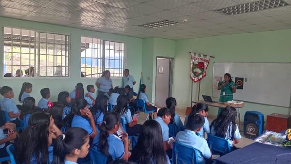 MiAMBIENTE y comunidad Ngäbe Buglé en jornada ambiental