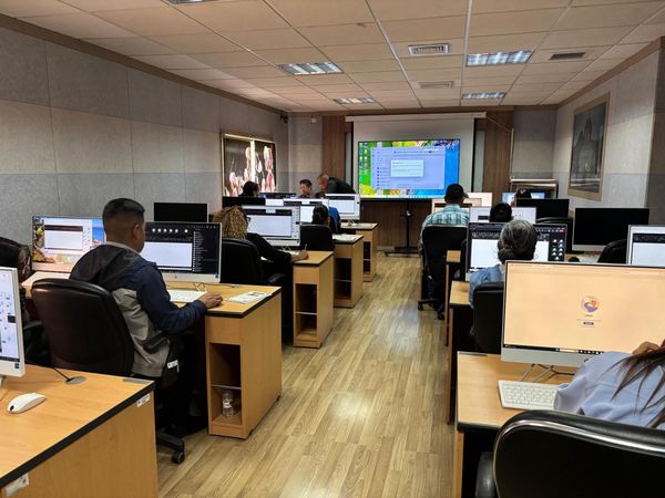 Más de mil funcionarios se digitalizan en Panamá