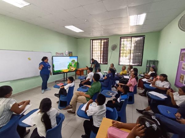 Más escuelas de Coclé se suman a Bandera Ecológica