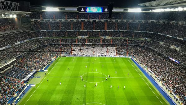 Vinícius y Mbappé Impulsan al Real Madrid en Victoria Ante Alavés