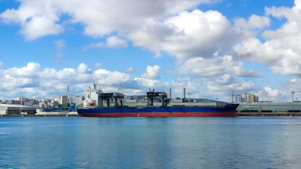 EE UU intercepta otro petrolero iraní; Trump rechaza propuesta y el brent toca 109 dólares