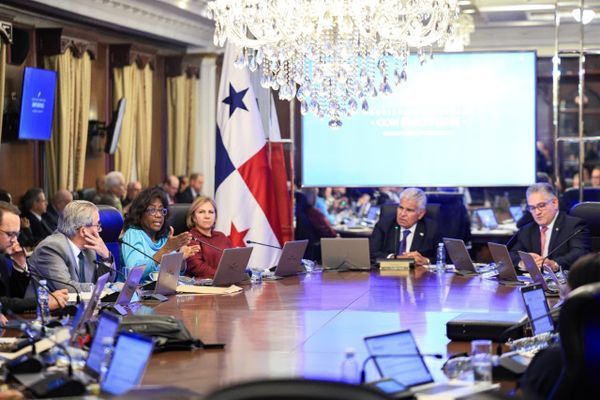 Seguro turístico regresa a Panamá y reglas de café se prorrogan