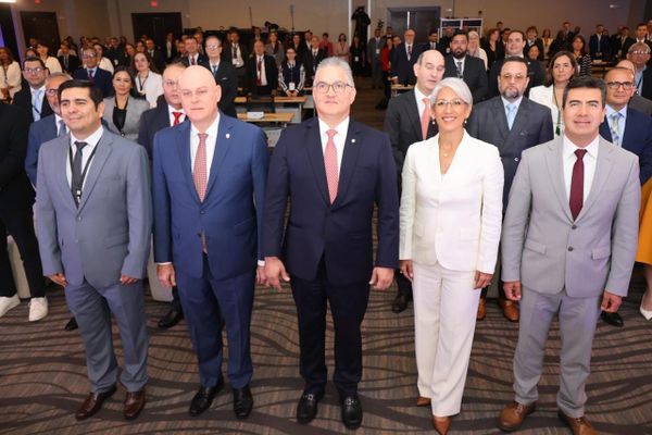 Cita clave de telecomunicaciones en Panamá con 30 países