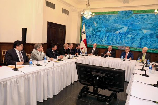 Mulino y Panameñistas discuten leyes y agua potable