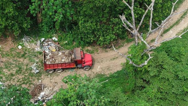 Retienen camión con caliche en Tocumen por vertedero ilegal