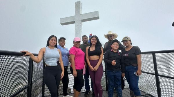 Sendero Cerro La Cruz reabrió y atrae multitudes en Altos de Campana