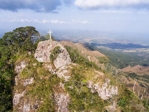 Sendero Cerro de La Cruz reabre en Altos de Campana totalmente renovado