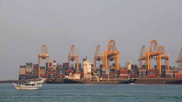 Emiratos construye oleoducto para evadir Ormuz — operativo en 2027