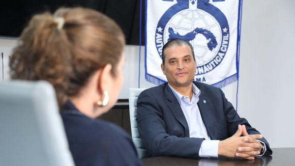 Panamá busca 100 controladores aéreos: carrera gratis y empleo desde $1,600