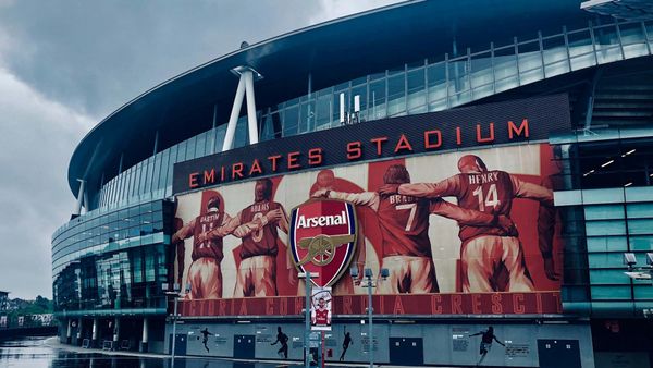 Arsenal campeón de la Premier League tras 22 años por empate del City