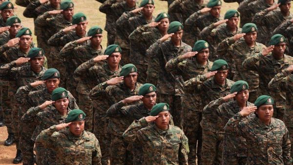 Mulino juramenta 324 agentes de Senafront y Migración