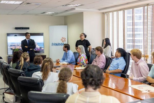 Estudiantes de Arkansas exploran logística y turismo en Panamá