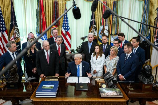 Trump cancela ataques a Irán y el Dow salta 930 puntos