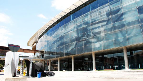 Fachada de vidrio del Camp Nou, estadio del FC Barcelona