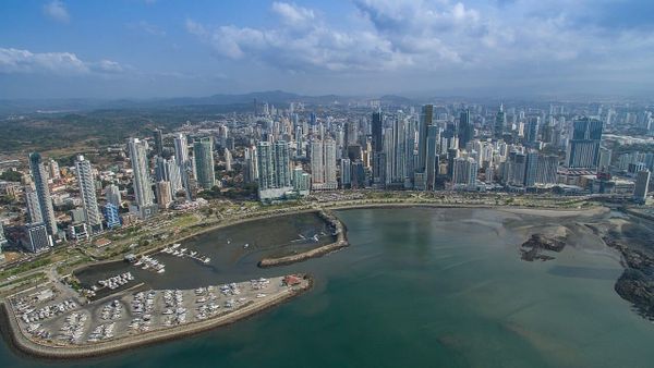 Vista aérea de los rascacielos del distrito financiero de Ciudad de Panamá