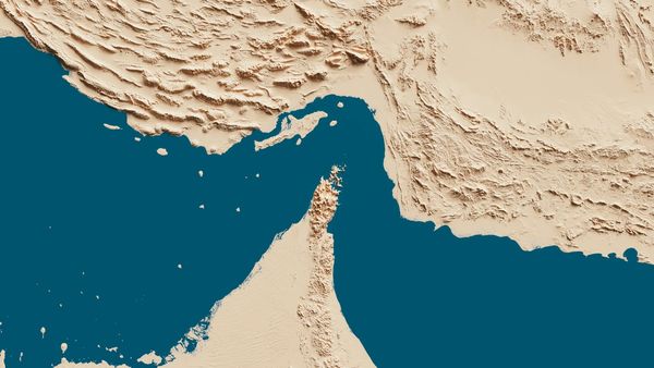 Irán cierra el estrecho de Ormuz tras ofensiva en Líbano