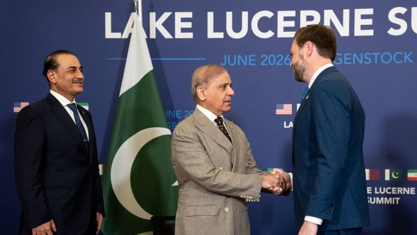 Ormuz, día 5: Vance en Suiza, Irán exige Líbano primero