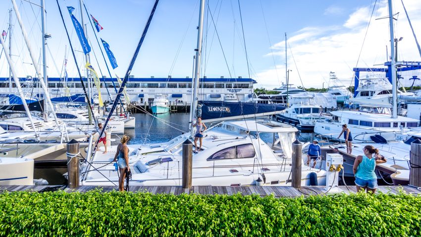 docking a catamaran