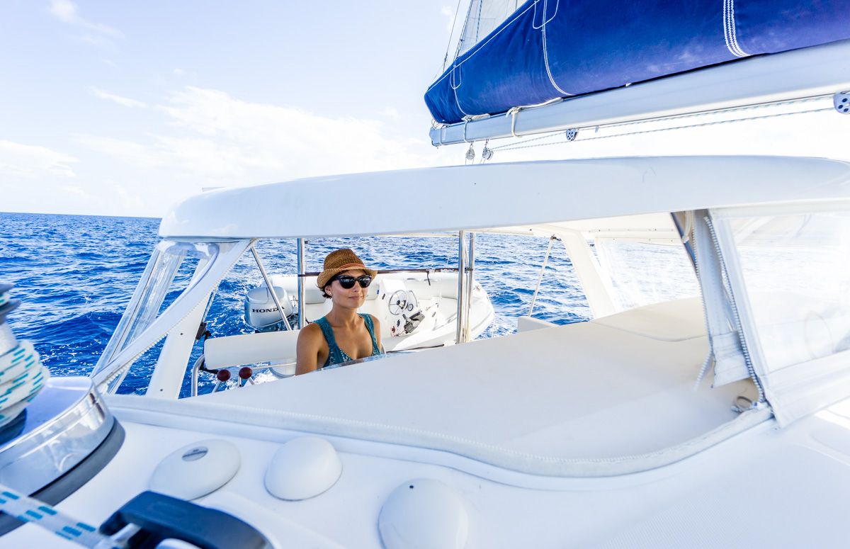 nikki at the helm of s/v curiosity