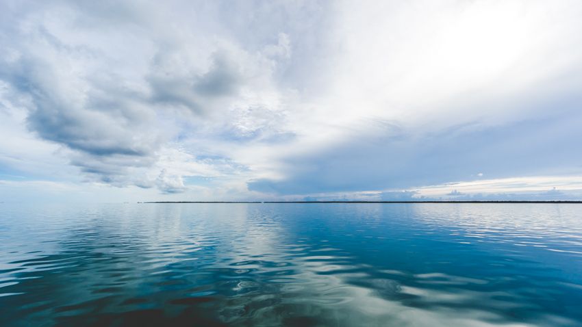 sailing on flat water
